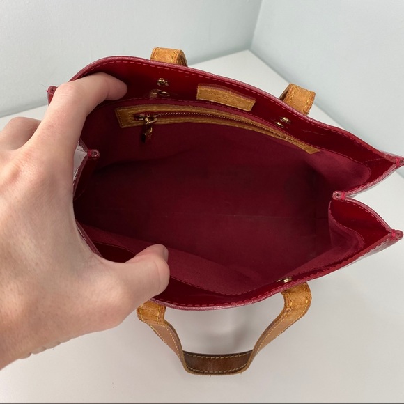 Seductive Red Louis Vuitton Vernis Reade PM Bag - Picture 7 of 9